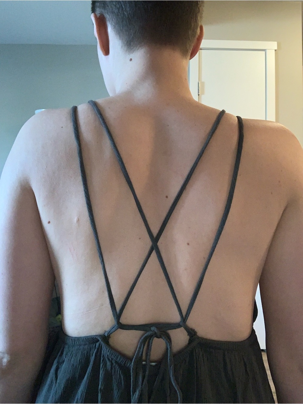⭐️free add-on⭐️ Lulu’s Army Green Flowy Mini Backless Dress - Picture 2 of 3